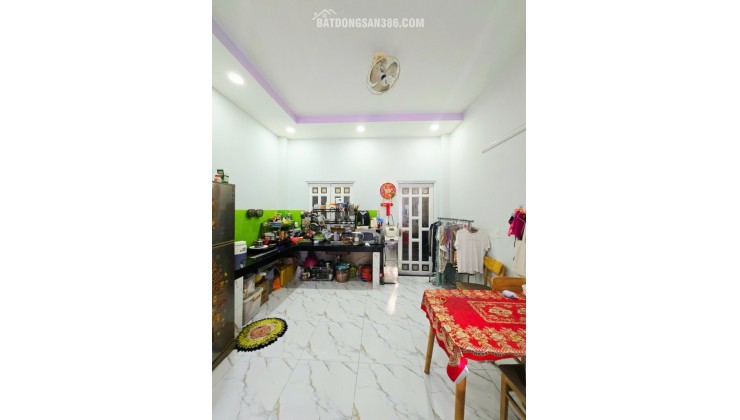 Bán nhà Đường Long Phước, Phường Long Phước, DT 50m2, 2 tầng, 2PN, SH, giá 3.65  tỷ.